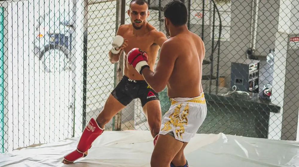 Jak KSW buduje emocje wokół walk i zawodników przed galą?