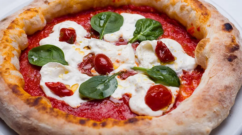 Ile kalorii ma pizza - wybierz mądrze i smakuj!